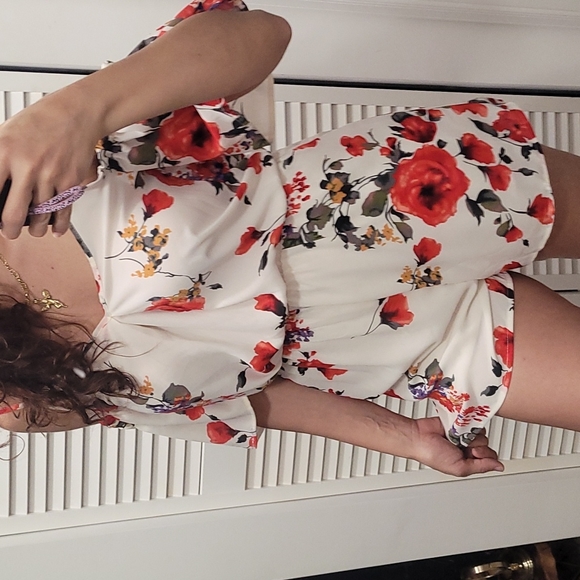Sienna Sky Floral Shorts Romper XS - Picture 1 of 5